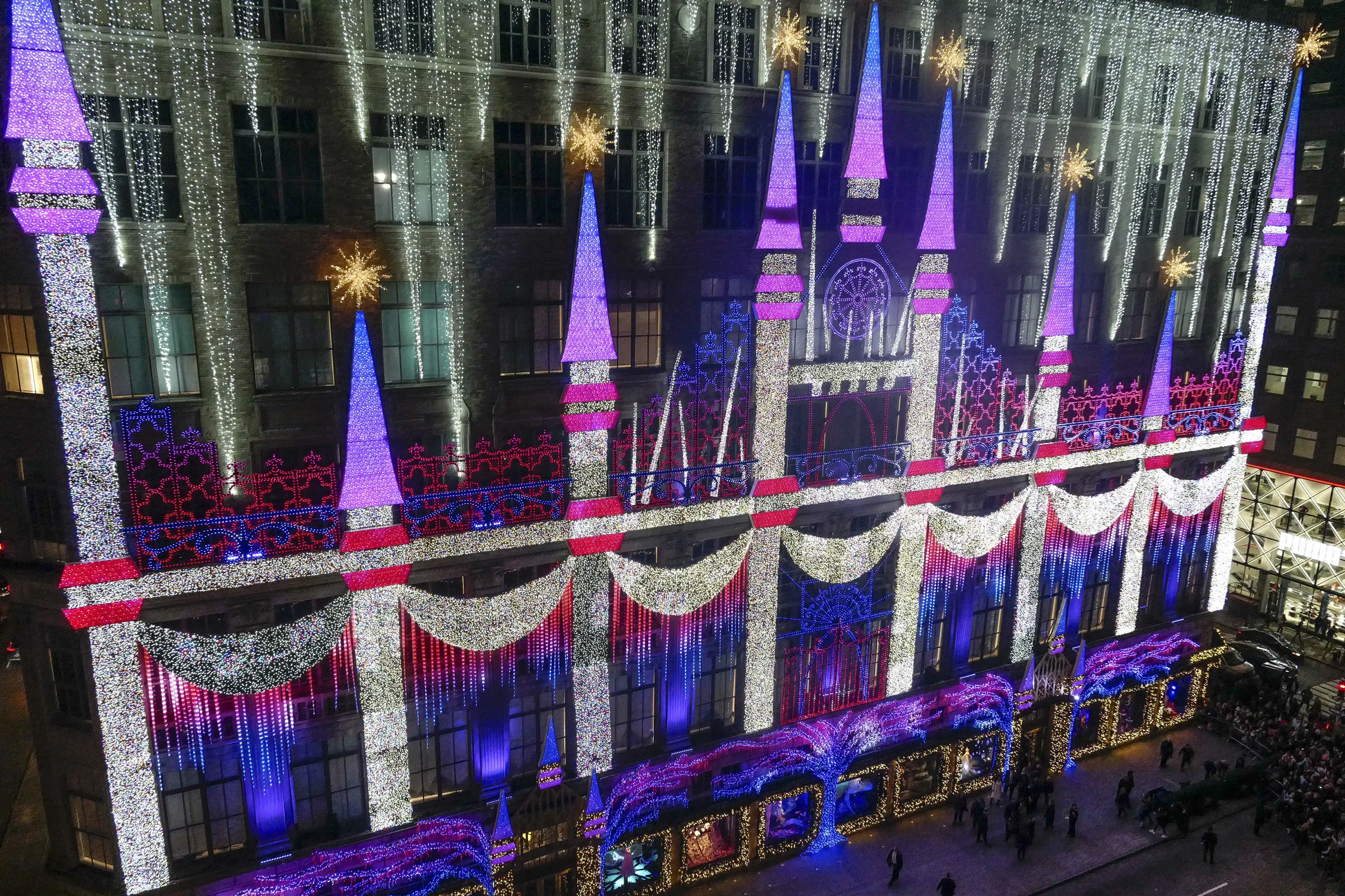 Saks, Holiday Windows