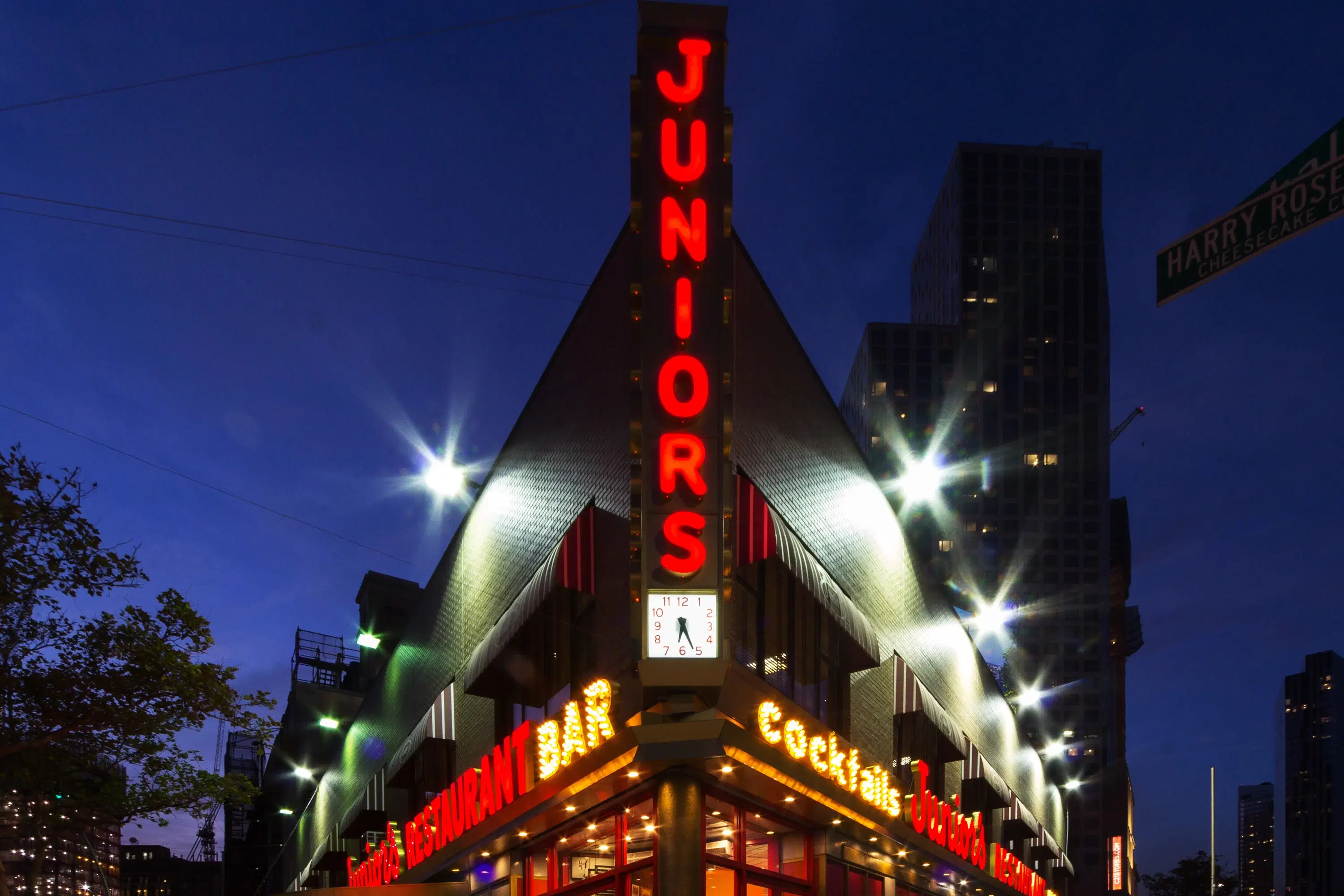 Juniors-Downtown-Brooklyn-NYC-Photo-Matthew-Penrod