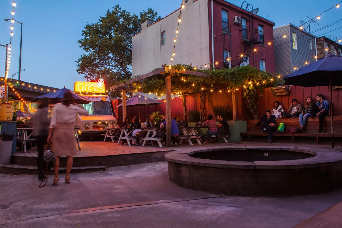 Late night bar with outdoor patio, taco truck, live music, in trendy Williamsburg Brooklyn