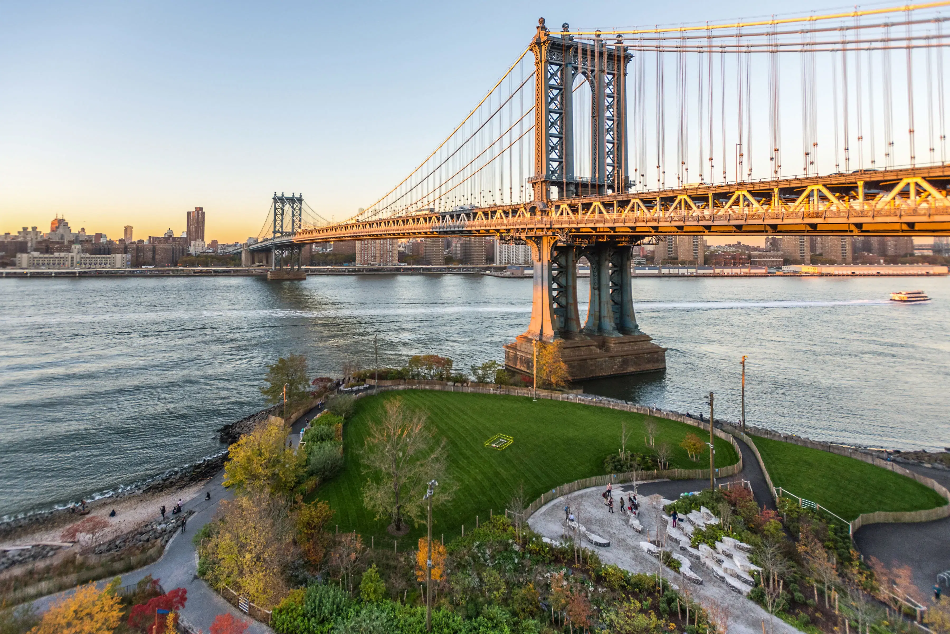 The Manhattan Bridge seen from DUMBO