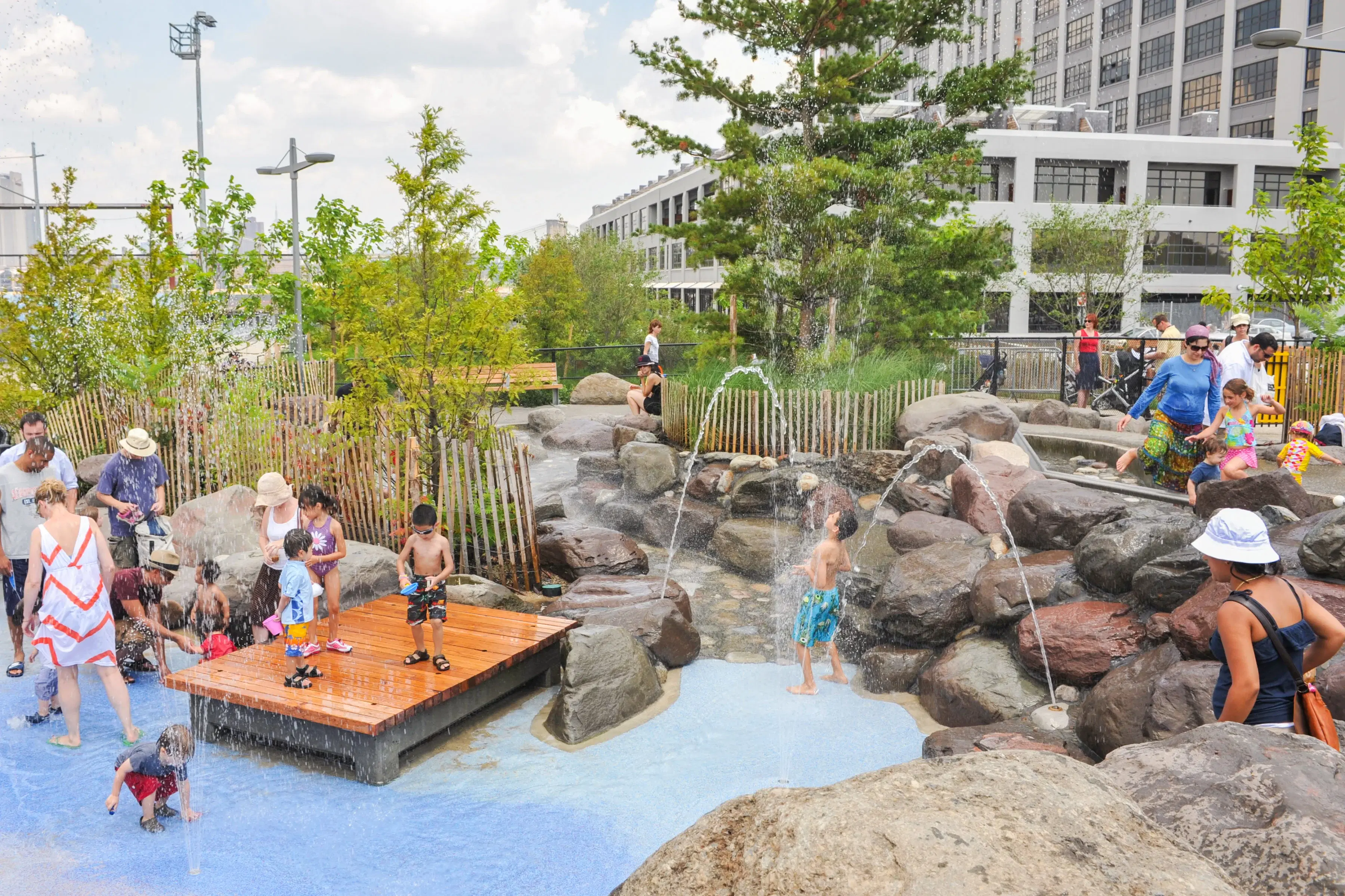 Kids playing at the Waterlab at Pier 6 in Brooklyn Bridge Park 