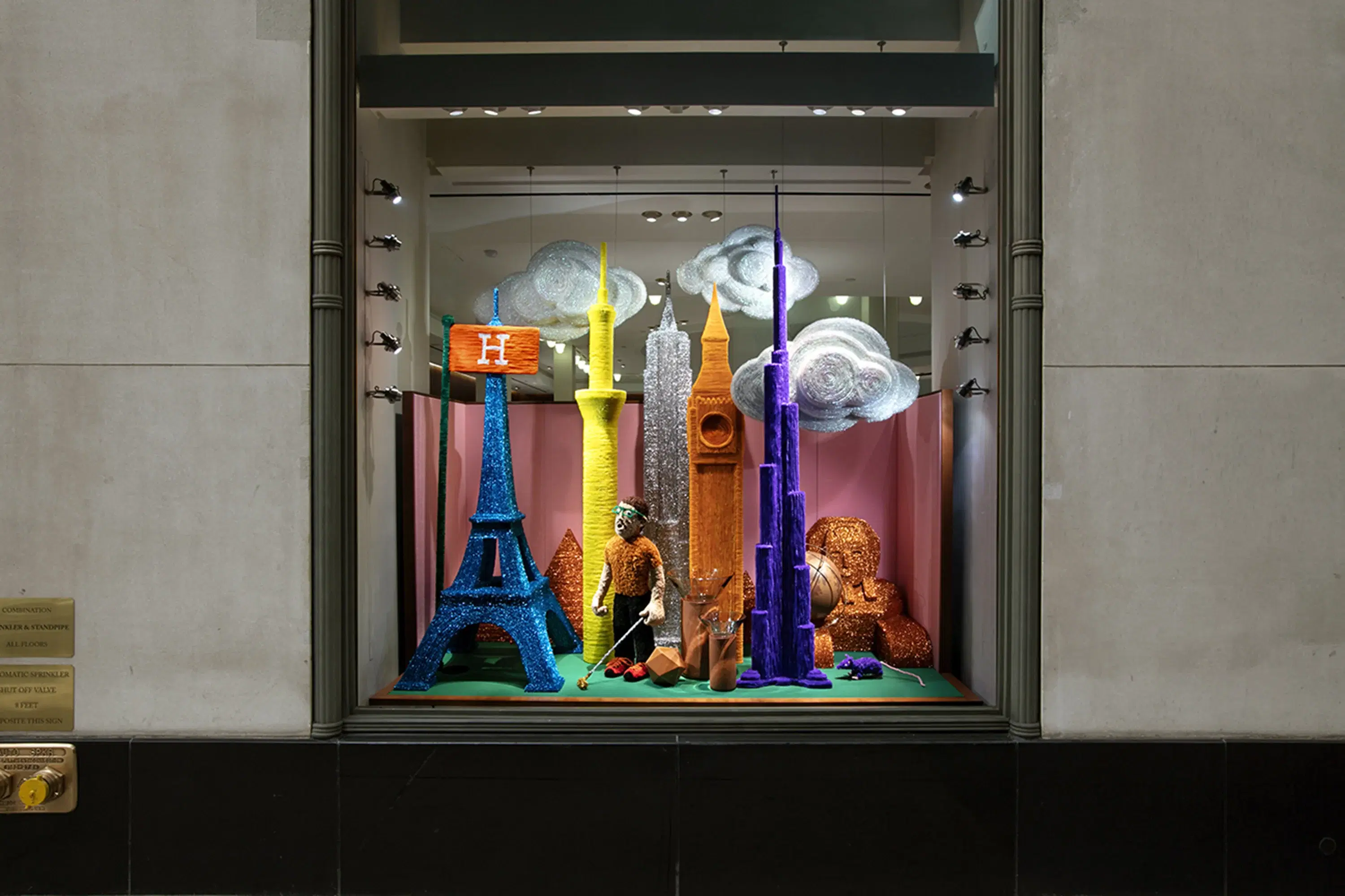 Hermés, holiday window