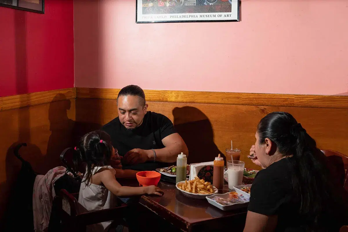 A family eats while watching the game at Xochimilco.