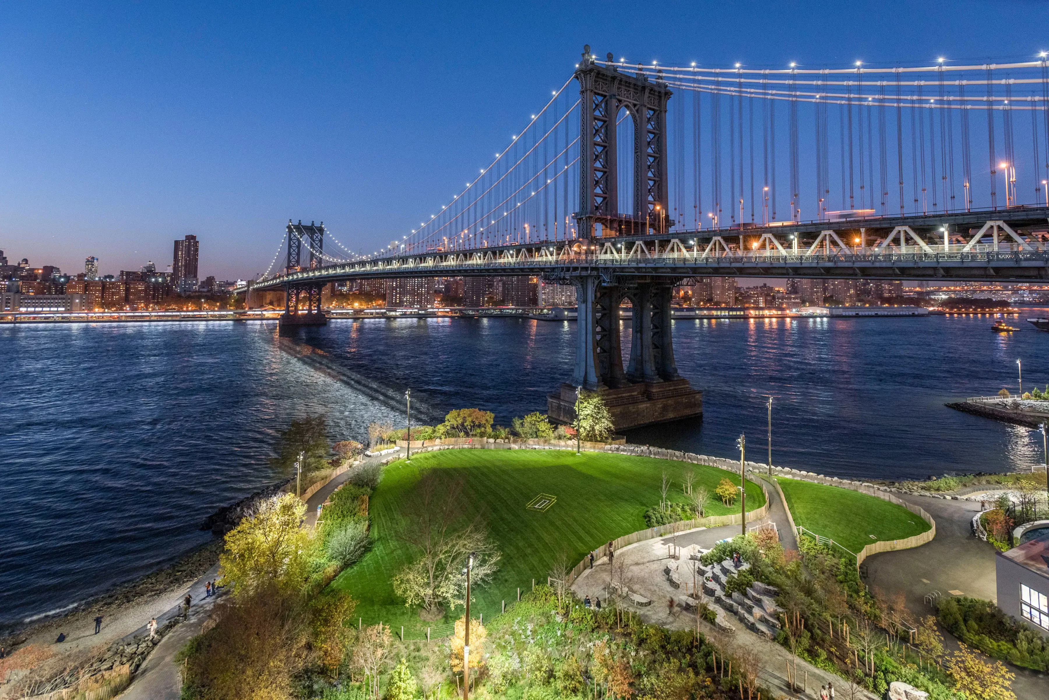 Brooklyn Bridge Park at night 